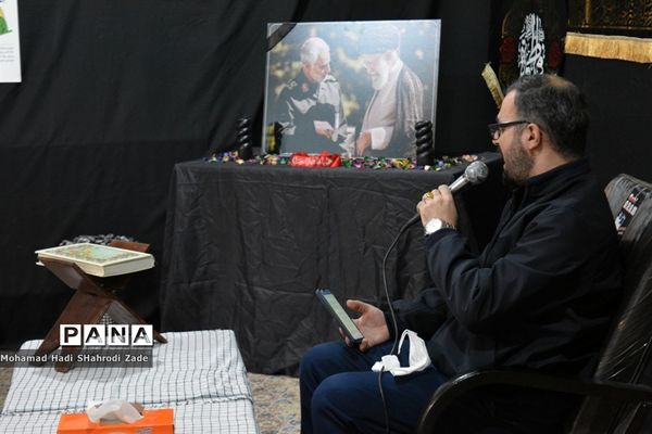 برگزاری مجلس یادبود شهید دلها حاج قاسم سلیمانی در آموزش و پرورش ناحیه یک مشهد
