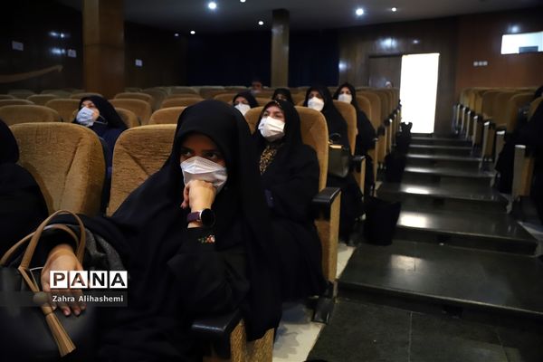 نشست تببین برنامه‌های اجرایی حوزه مشاوره و مراقبت در برابر آسیب‌های اجتماعی