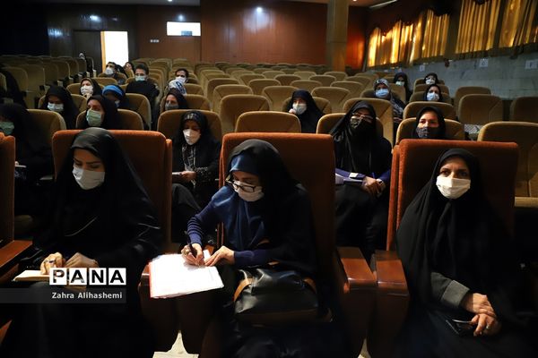 نشست تببین برنامه‌های اجرایی حوزه مشاوره و مراقبت در برابر آسیب‌های اجتماعی