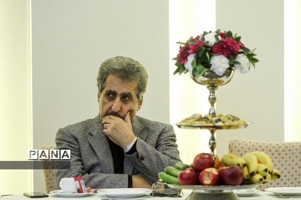 افتتاحیه فیلم دختری با لباس ارغوانی