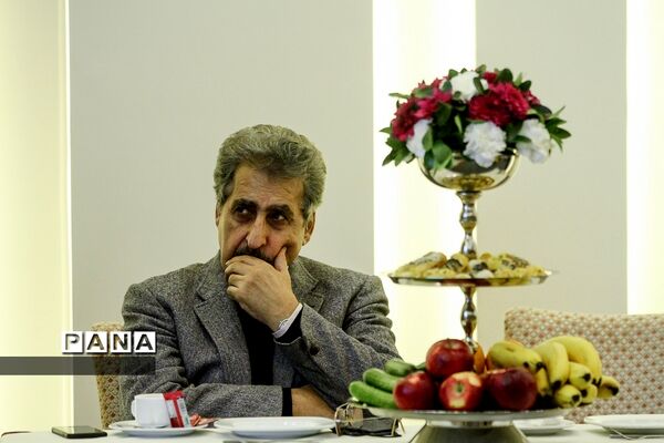 افتتاحیه فیلم دختری با لباس ارغوانی