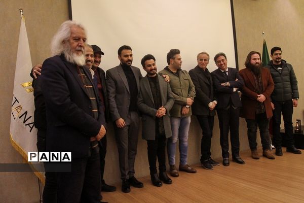 افتتاحیه فیلم دختری با لباس ارغوانی