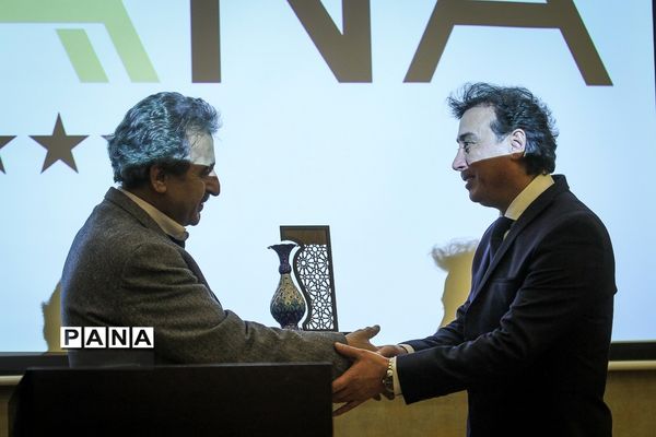 افتتاحیه فیلم دختری با لباس ارغوانی