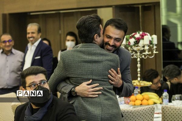 افتتاحیه فیلم دختری با لباس ارغوانی