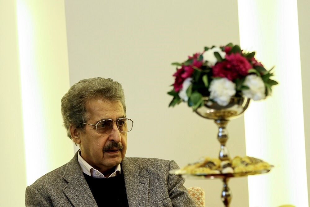 افتتاحیه فیلم دختری با لباس ارغوانی