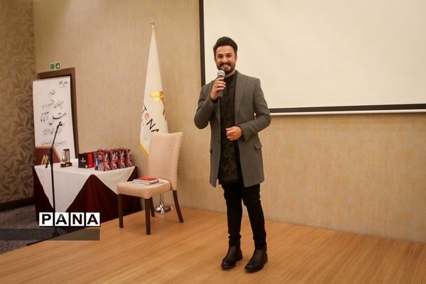 افتتاحیه فیلم دختری با لباس ارغوانی