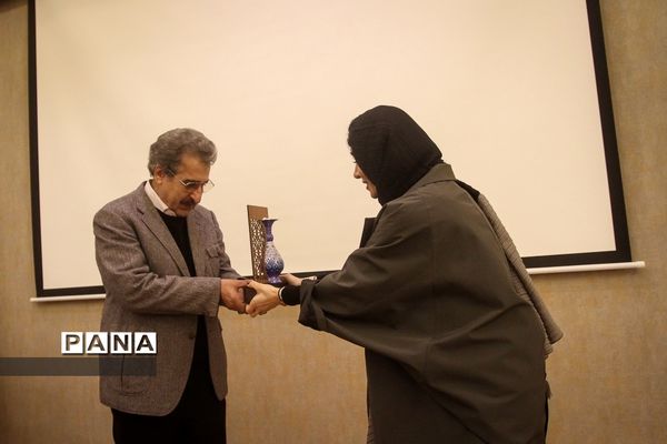 افتتاحیه فیلم دختری با لباس ارغوانی