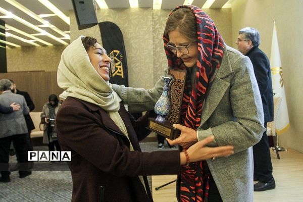 افتتاحیه فیلم دختری با لباس ارغوانی