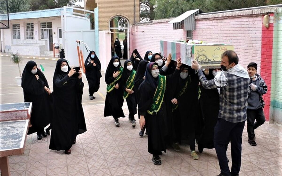 استقبال دانش‌آموزان آموزشگاه تمام تشکیلاتی قم از پیکر شهید گمنام