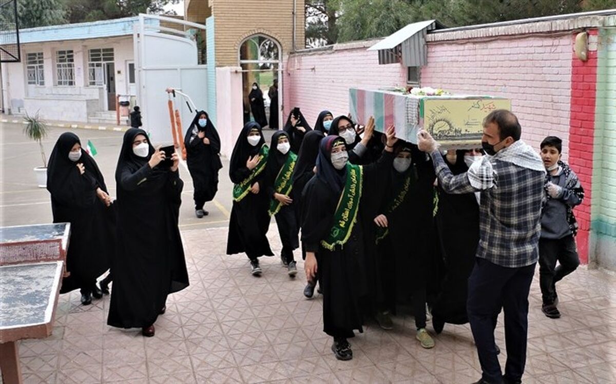 استقبال دانش‌آموزان آموزشگاه تمام تشکیلاتی قم از پیکر شهید گمنام