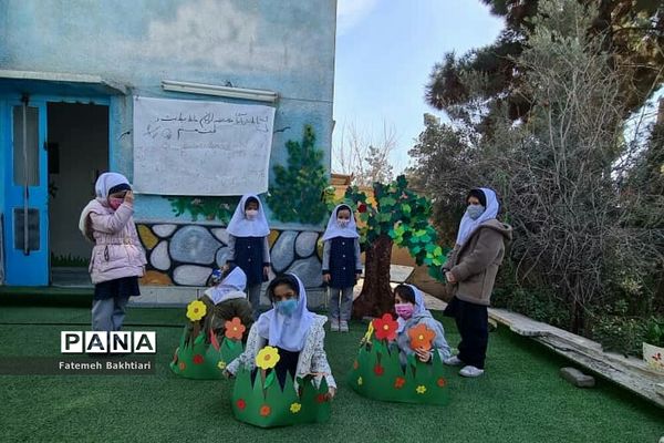 کاشت نهال در مراکز پیش‌دبستانی ناحیه یک شهرری