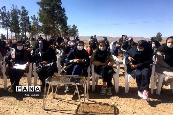 با حضور مسئولان آموزش و پرورش آباده  اجرای پویش ایران سر سبز