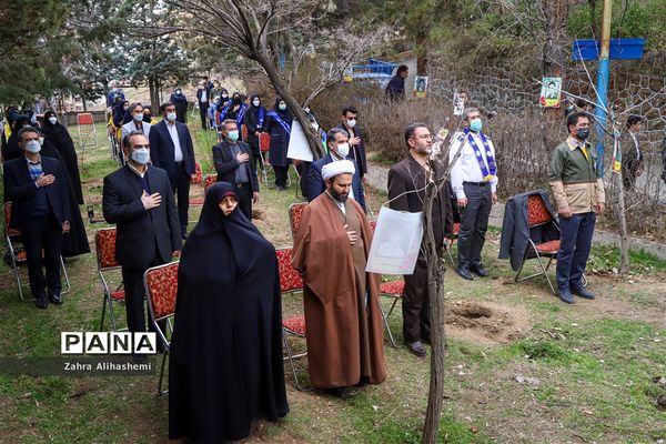 آیین روز درختکاری در اردوگاه شهید چمران تهران