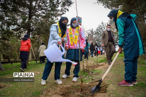 آیین روز درختکاری در اردوگاه شهید چمران تهران