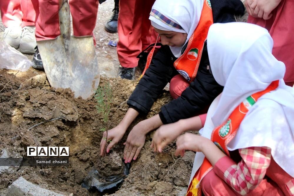 آیین جشن تولد زمین، مدرسه فرهنگیان شهر یاسوج