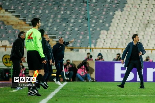 دیدار تیم‌های تیم استقلال و گل‌گهر