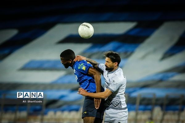 دیدار تیم‌های تیم استقلال و گل‌گهر