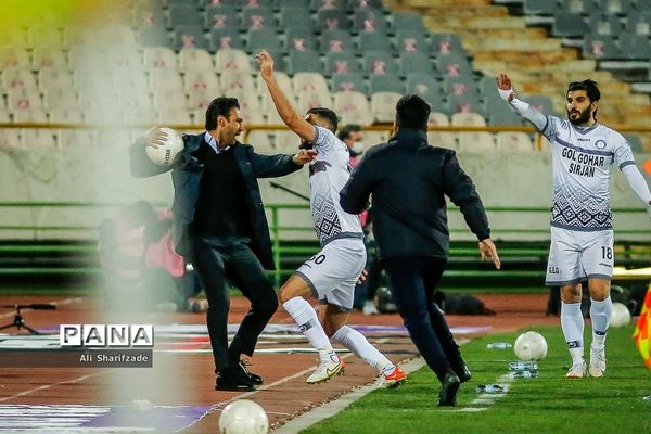 دیدار تیم‌های تیم استقلال و گل‌گهر