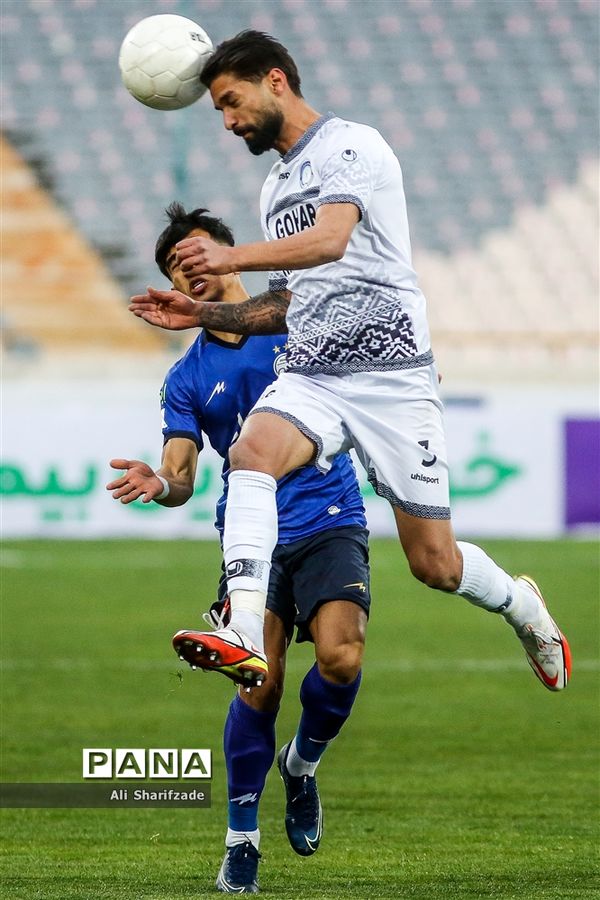 دیدار تیم‌های تیم استقلال و گل‌گهر