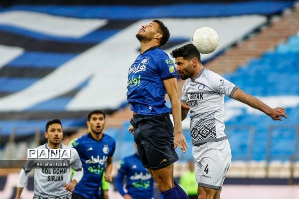 دیدار تیم‌های تیم استقلال و گل‌گهر