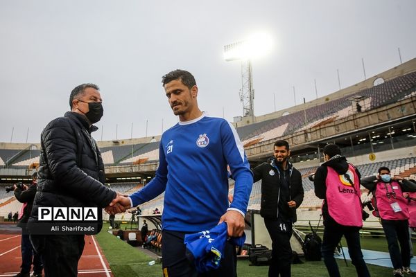 دیدار تیم‌های تیم استقلال و گل‌گهر