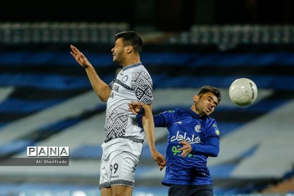 دیدار تیم‌های تیم استقلال و گل‌گهر