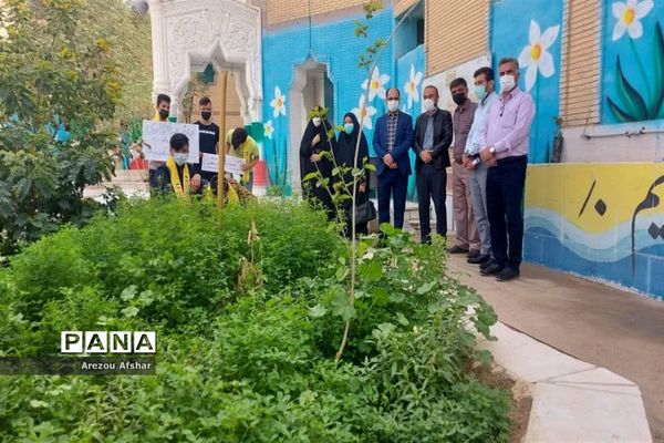 کاشت نهال به‌مناسبت روز درختکاری در مدارس بندرامام خمینی (ره)