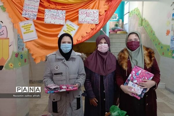 تقدیر از برگزیدگان مسابقات قرآن در سطح منطقه در آموزش و پرورش رودهن‌