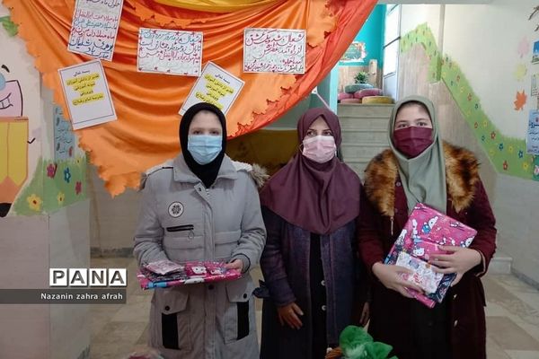 تقدیر از برگزیدگان مسابقات قرآن در سطح منطقه در آموزش و پرورش رودهن‌