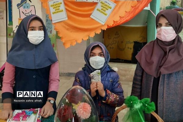 تقدیر از برگزیدگان مسابقات قرآن در سطح منطقه در آموزش و پرورش رودهن‌