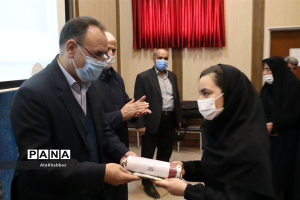 تجلیل از فعالان تربیتی فرهنگی ناحیه پنج تبریز