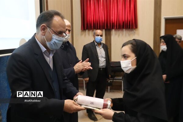 تجلیل از فعالان تربیتی فرهنگی ناحیه پنج تبریز
