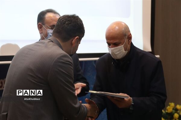 تجلیل از فعالان تربیتی فرهنگی ناحیه پنج تبریز
