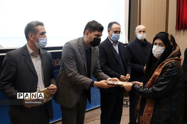 تجلیل از فعالان تربیتی فرهنگی ناحیه پنج تبریز