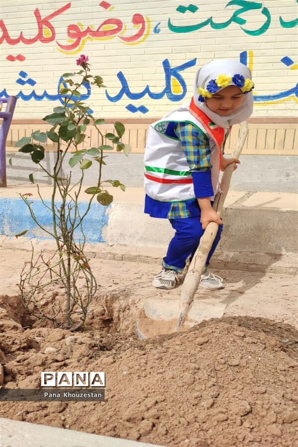 آیین روز درختکاری در مدارس عشایری استان خوزستان