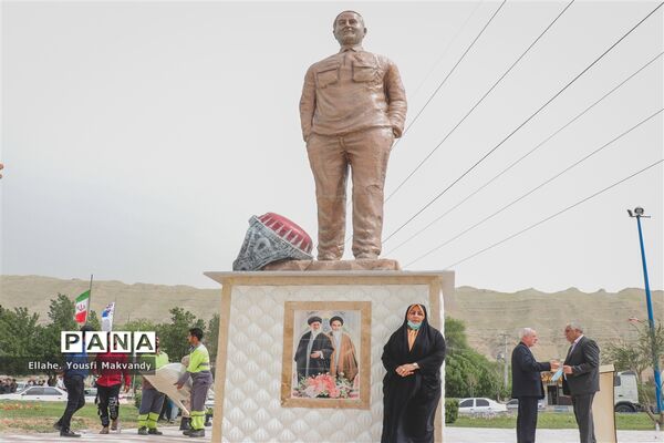 رونمایی از تندیس شهید سپهبد حاج قاسم سلیمانی در شهرستان امیدیه