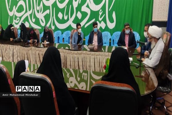 نشست فعالان امور تربیتی و هیات رییسه مجلس دانش‌آموزی با امام جمعه زابل