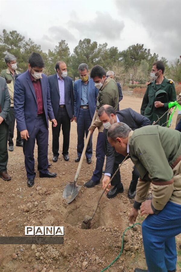 روز درختکاری در اصفهان