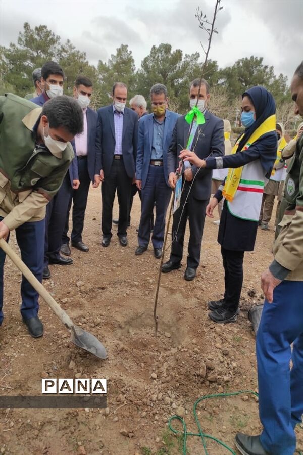 روز درختکاری در اصفهان