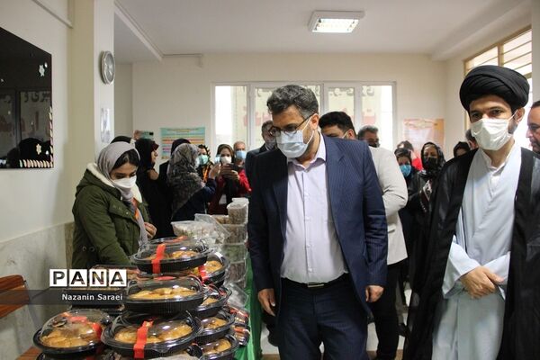 نمایشگاه شیرینی، کیک، شکلات و دسرهای خانگی در اسلامشهر