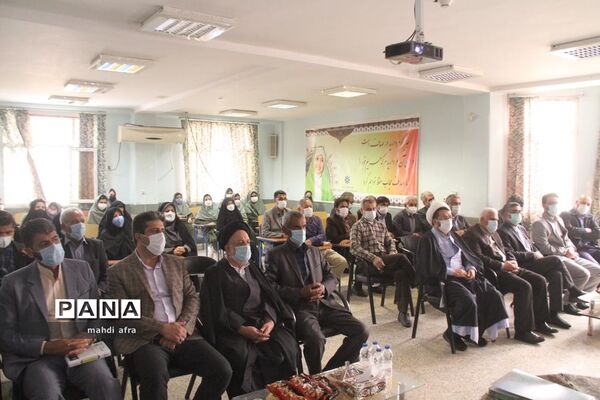 برگزاری یادواره شهدا در دبیرستان فرزانگان دکتر عادلی