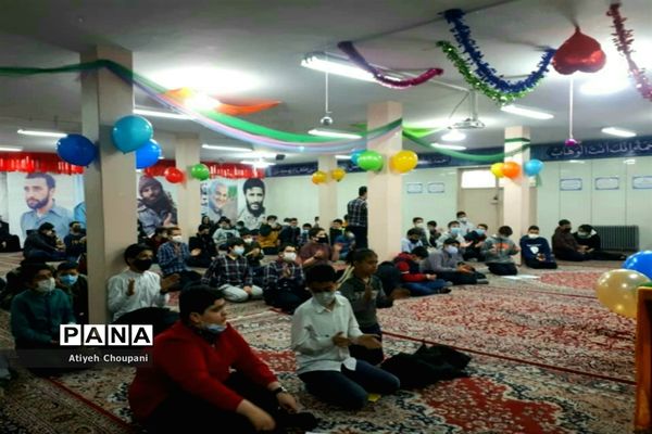 تقدیر از دانش‌آموزان برتر مسابقات قرآنی و درسی در دبیرستان شاهد محسنین منطقه ۱۴