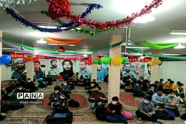 تقدیر از دانش‌آموزان برتر مسابقات قرآنی و درسی در دبیرستان شاهد محسنین منطقه ۱۴