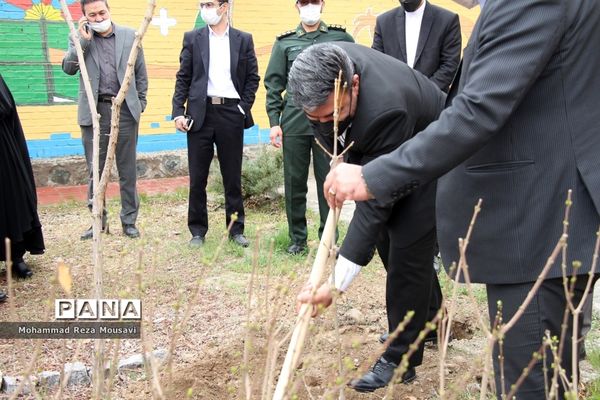 برگزاری آیین گرامیداشت روز درختکاری در آموزش و پرورش ناحیه سه مشهد مقدس