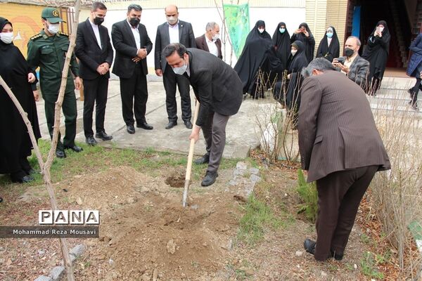 برگزاری آیین گرامیداشت روز درختکاری در آموزش و پرورش ناحیه سه مشهد مقدس