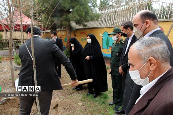 برگزاری آیین گرامیداشت روز درختکاری در آموزش و پرورش ناحیه سه مشهد مقدس