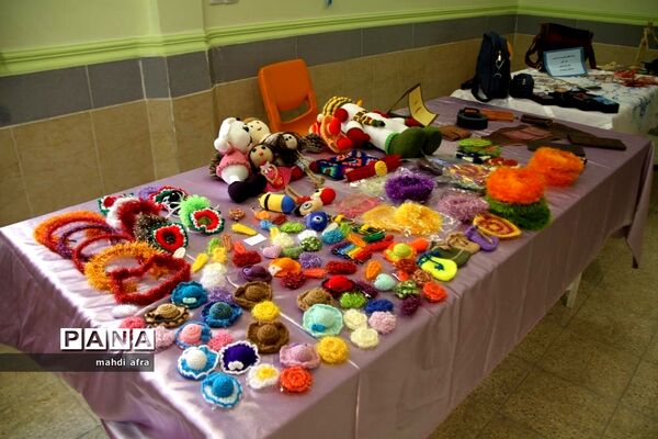 نمایشگاه خانواده ایرانی، تولیدات ایرانی در هنرستان فرزانگان شهرستان بهبهان