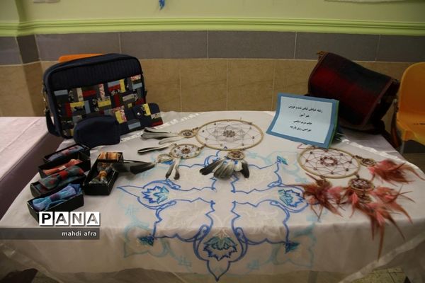 نمایشگاه خانواده ایرانی، تولیدات ایرانی در هنرستان فرزانگان شهرستان بهبهان