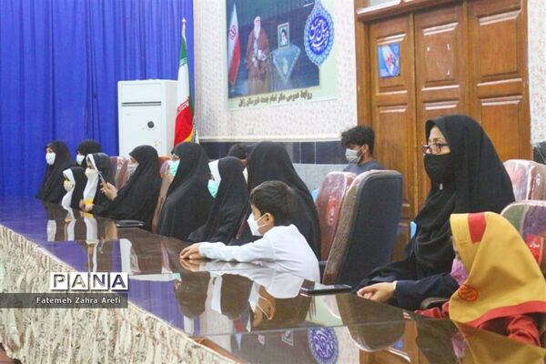 تقدیر امام جمعه شهرستان زابل از برگزیدگان جشنواره یاوران انقلاب