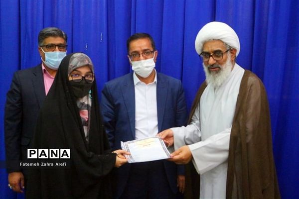 تقدیر امام جمعه شهرستان زابل از برگزیدگان جشنواره یاوران انقلاب